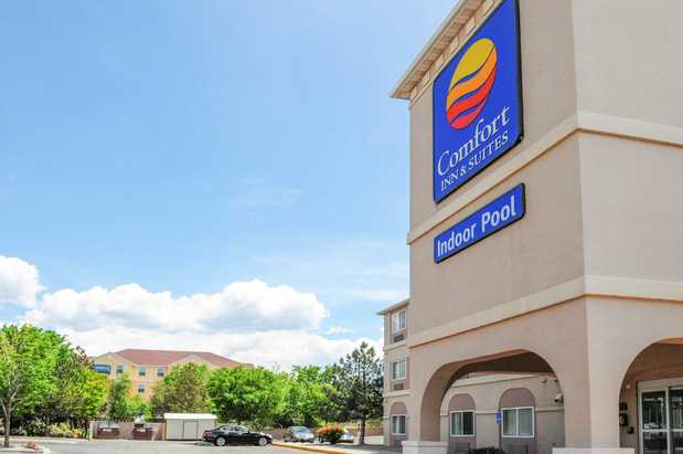 Images Comfort Inn & Suites Alameda at Albuquerque Balloon Fiesta Park