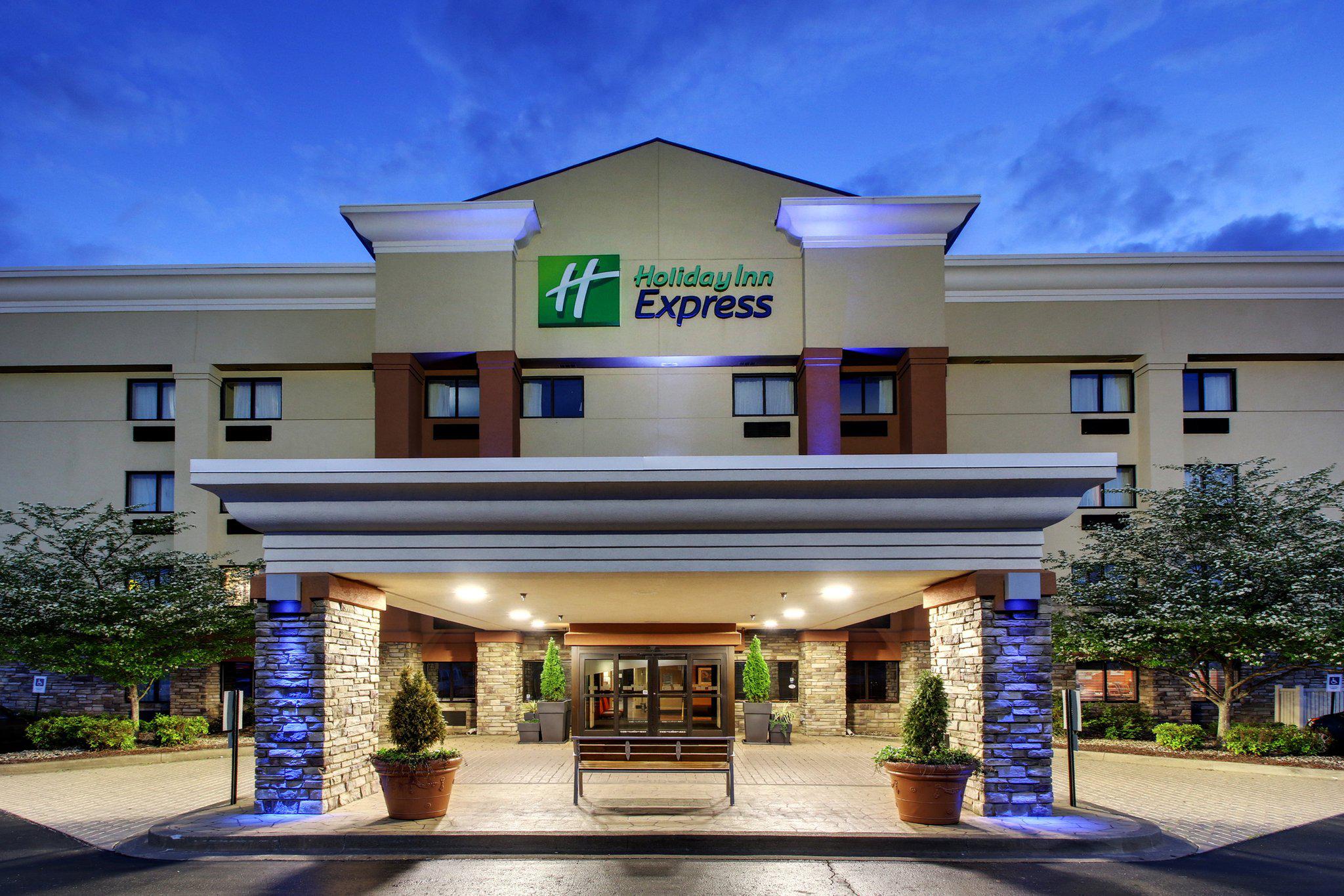Holiday Inn Express Fort Campbell-Oak Grove Photo