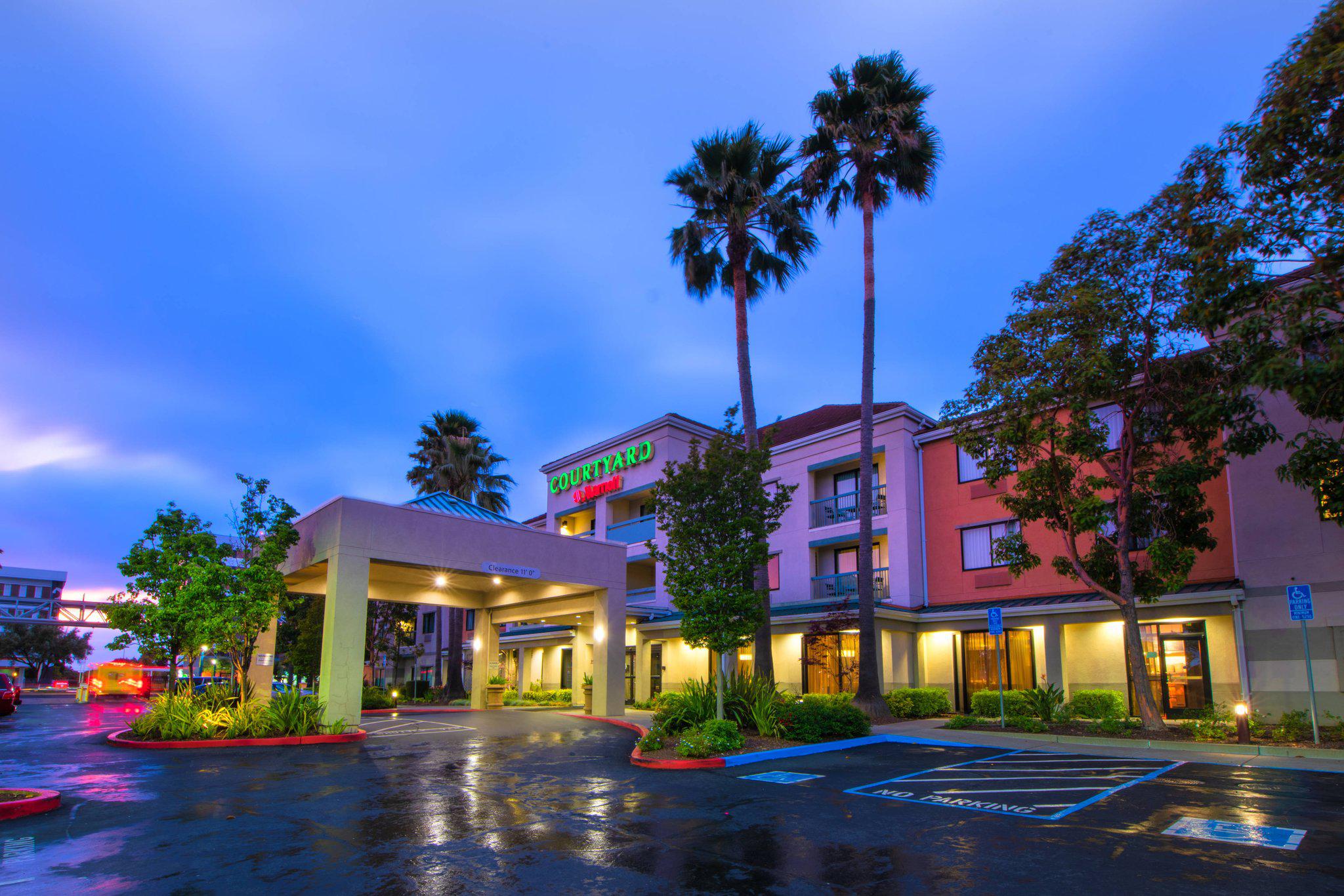Courtyard by Marriott Oakland Airport Photo