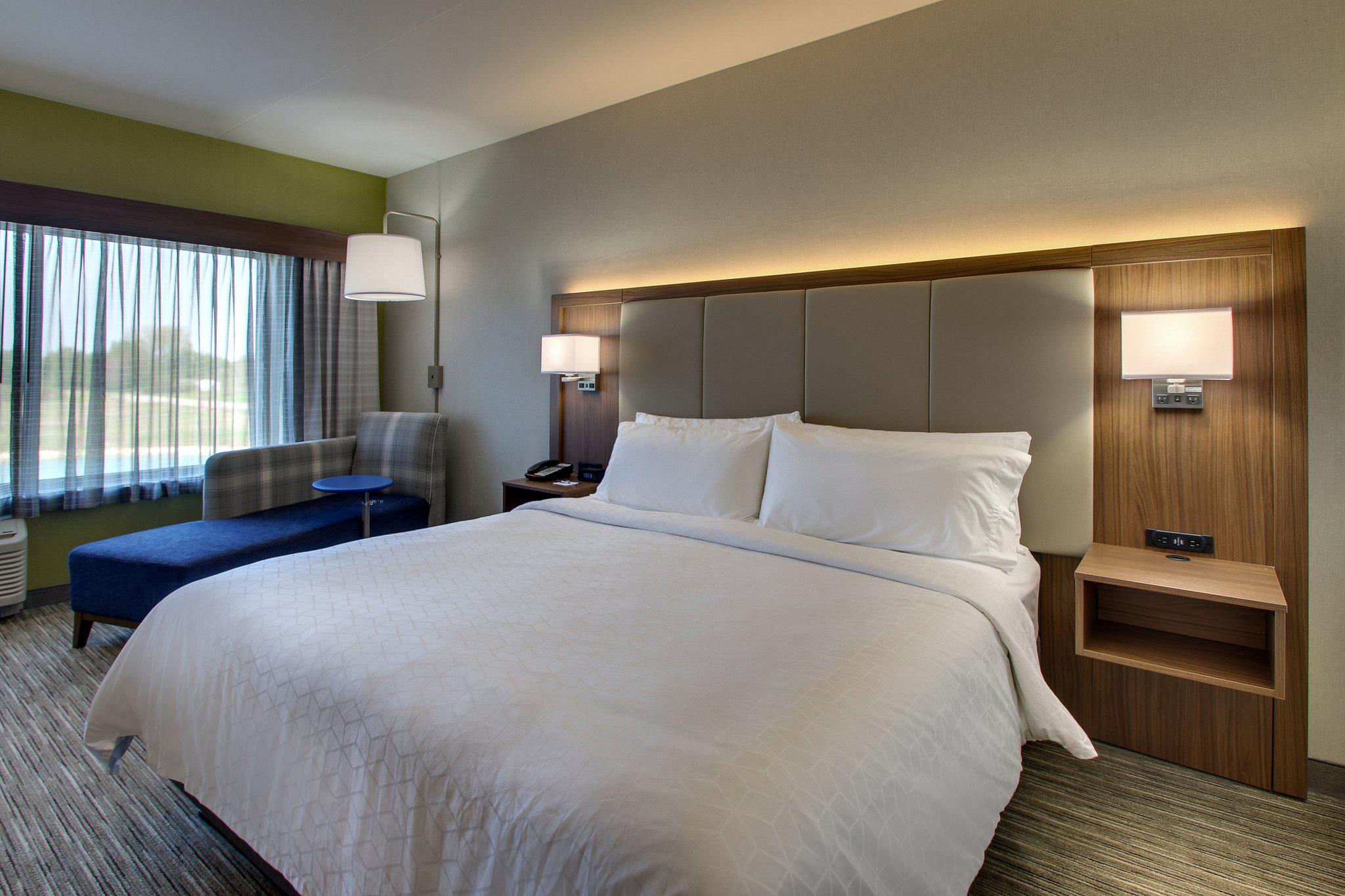 Holiday Inn Express & Suites Troy Photo