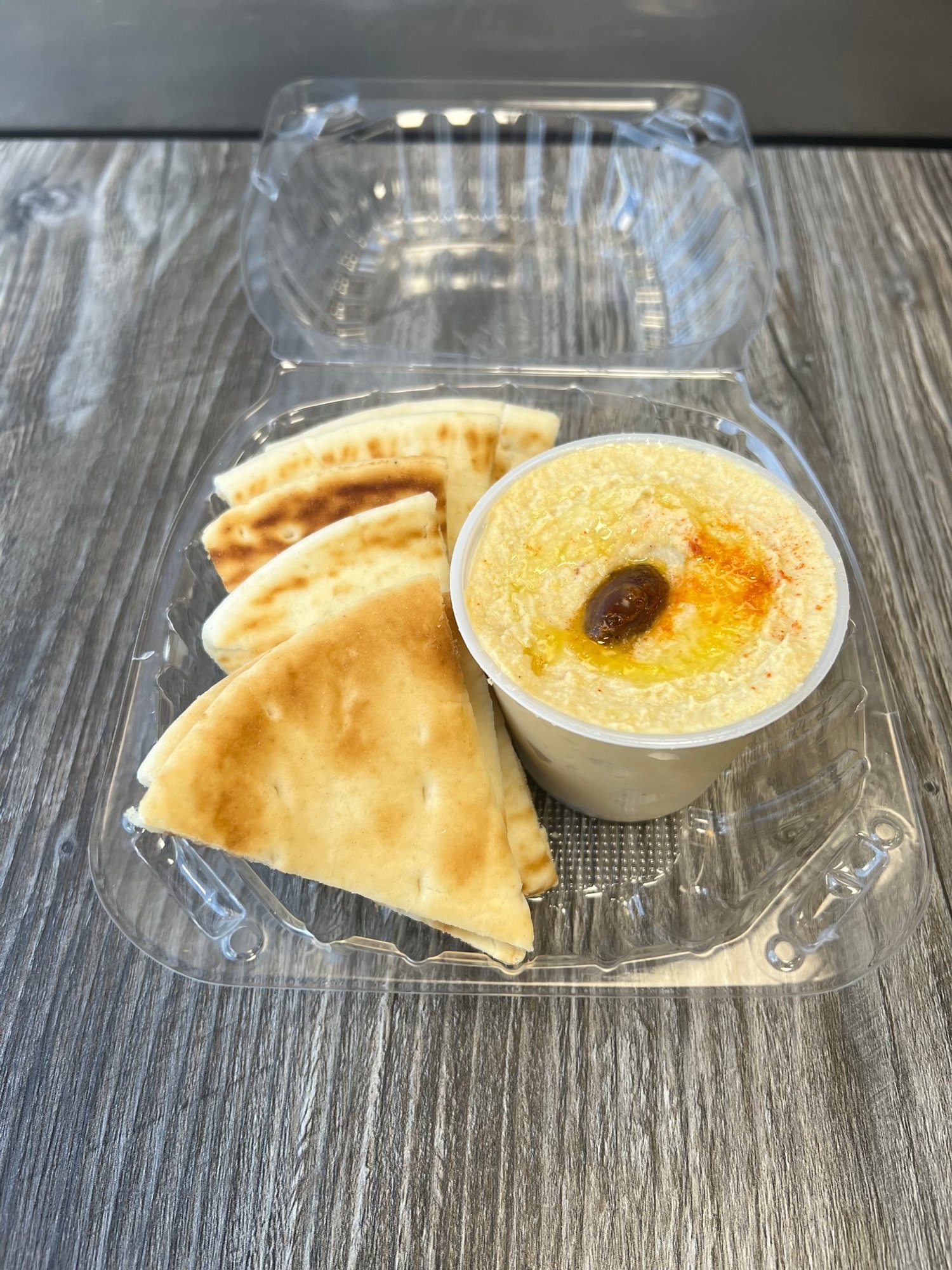 HUMMUS & PITA BREAD