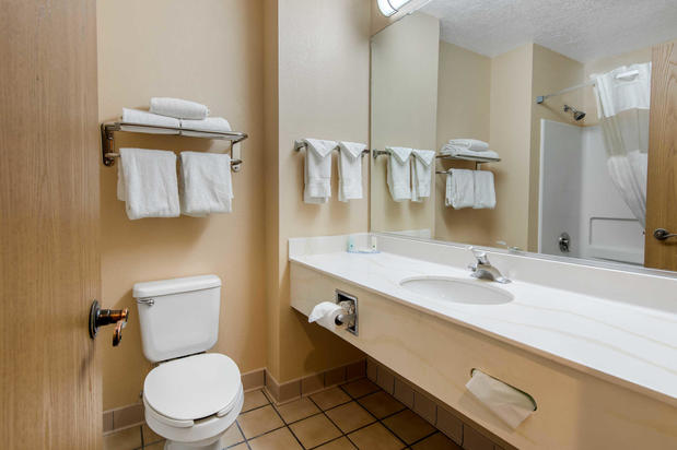 Images Quality Inn & Suites
