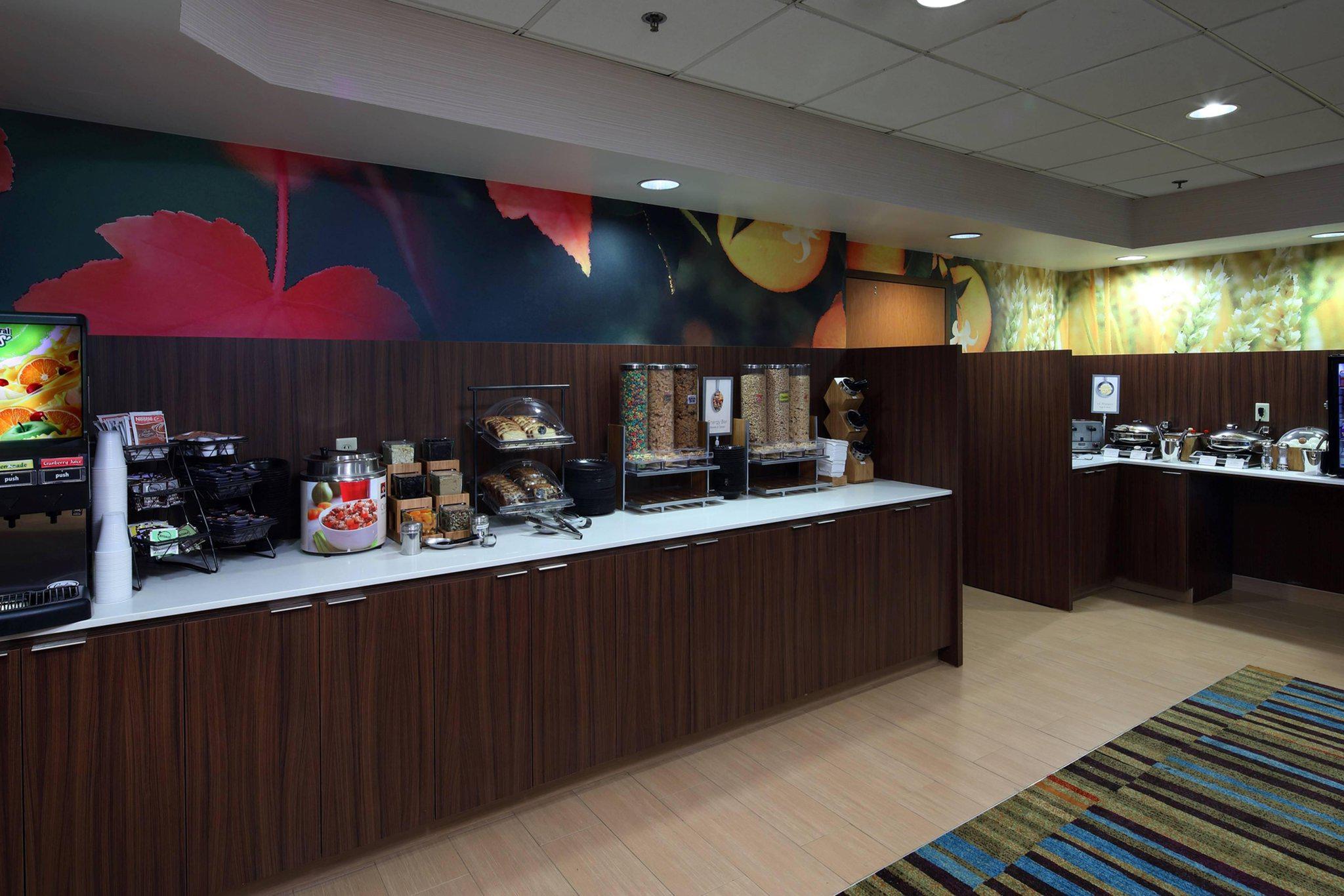 Fairfield Inn & Suites by Marriott Newark Liberty International Airport Photo