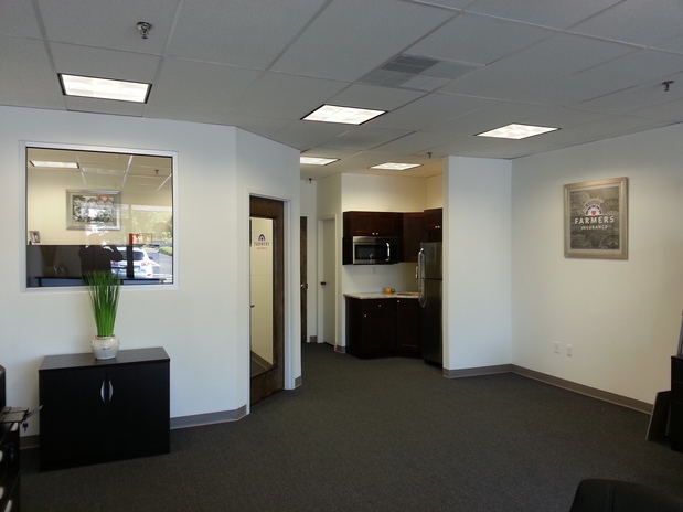 Images Farmers Insurance - Jason Logue