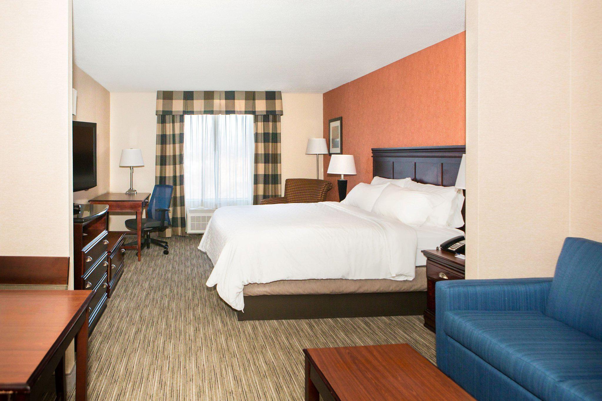 Holiday Inn Express & Suites Chambersburg Photo