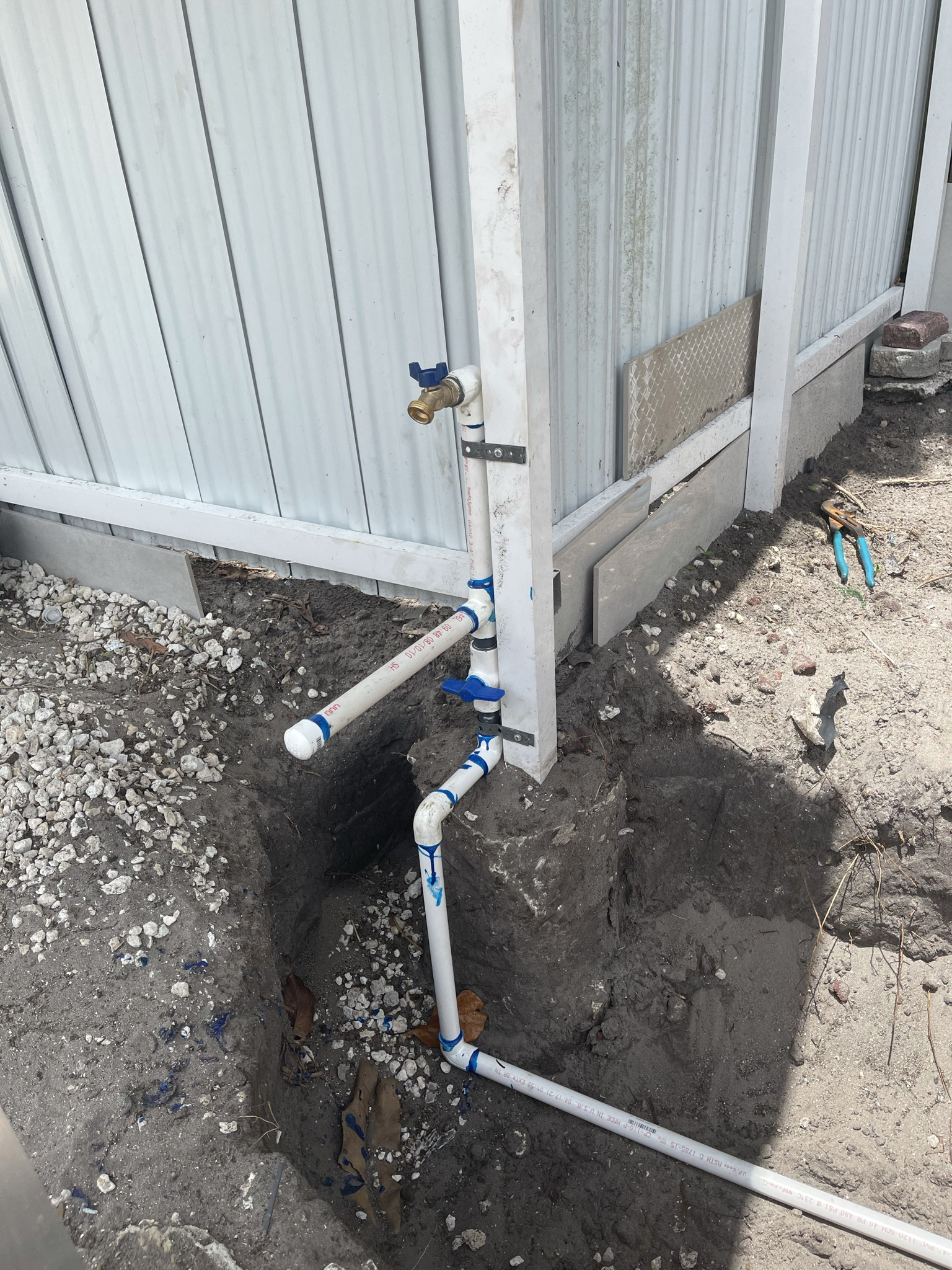 Bruz Service Inc Logo