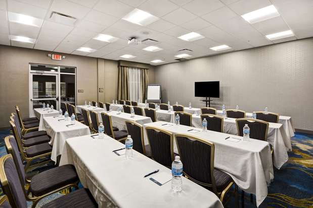 Images Homewood Suites by Hilton Warren Detroit