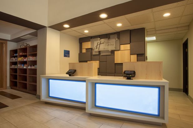 Images Holiday Inn Express & Suites Davis - University Area