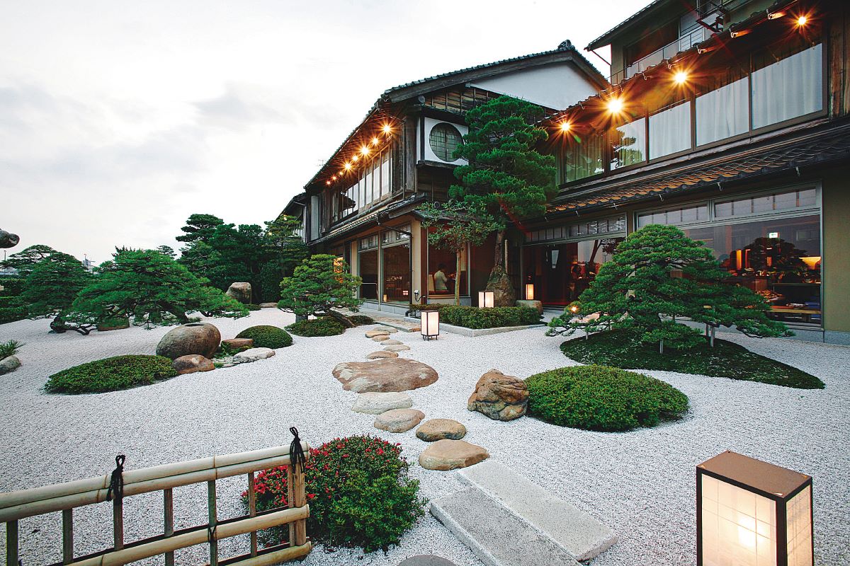 山陰の味覚と培われたもてなしの妙を松江の老舗旅館で味わう