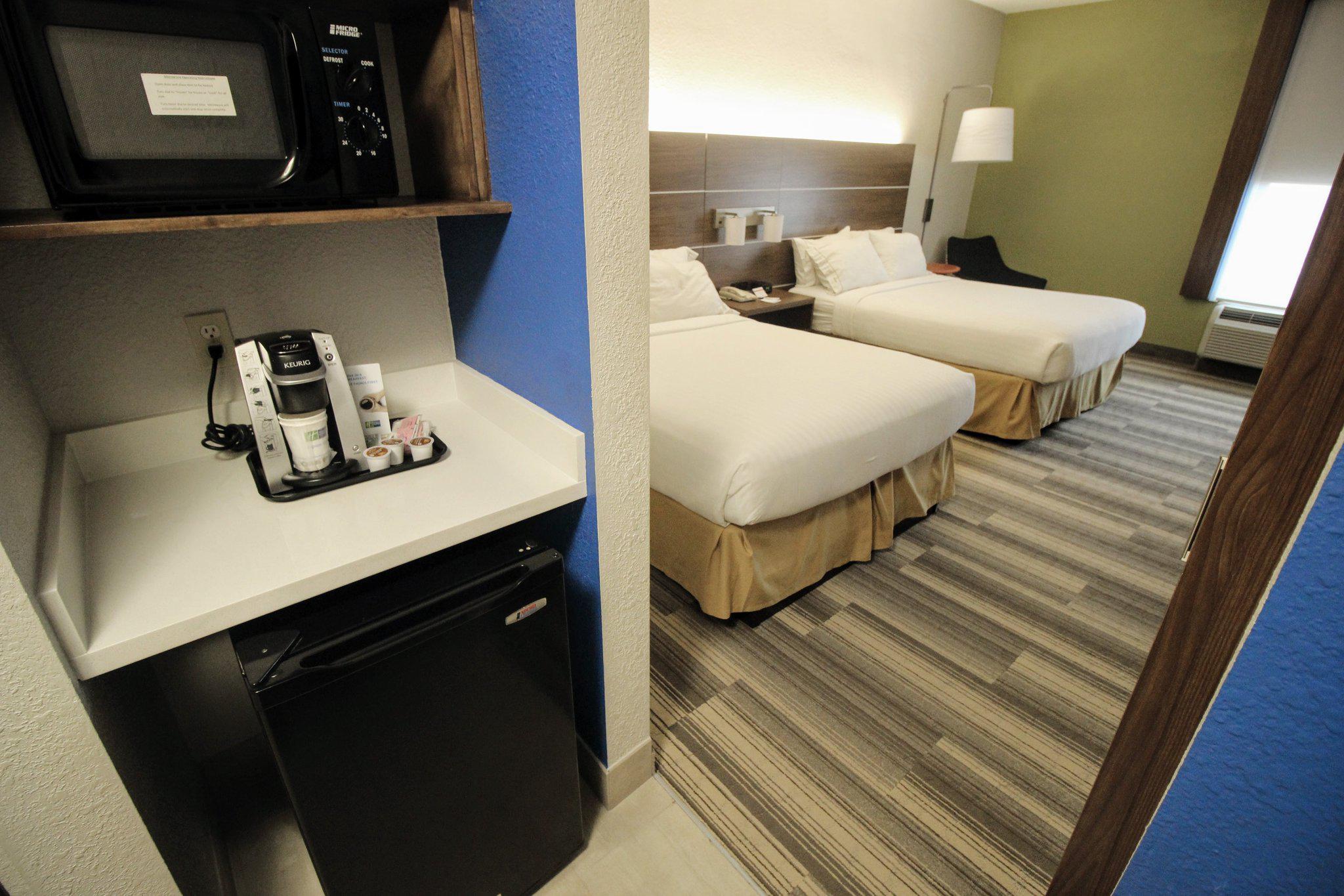 Holiday Inn Express & Suites Houston - Memorial Park Area Photo