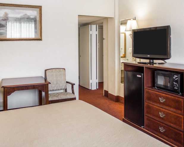 Images Quality Inn & Conference Center
