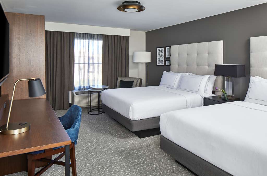 Cumberland House Knoxville, Tapestry Collection by Hilton Image