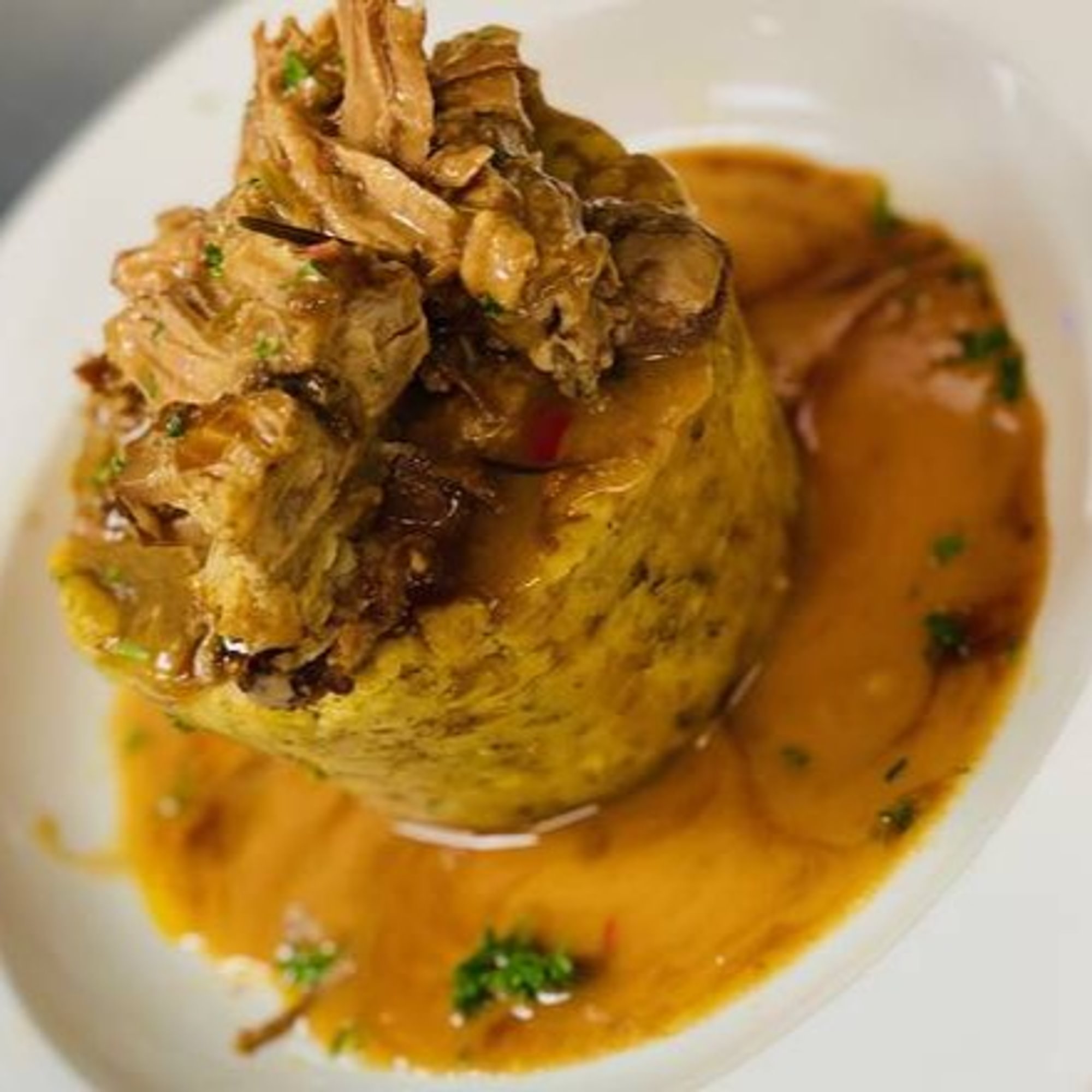Mofongo Clásico (Classic Garlic Mashed Green Plantains)