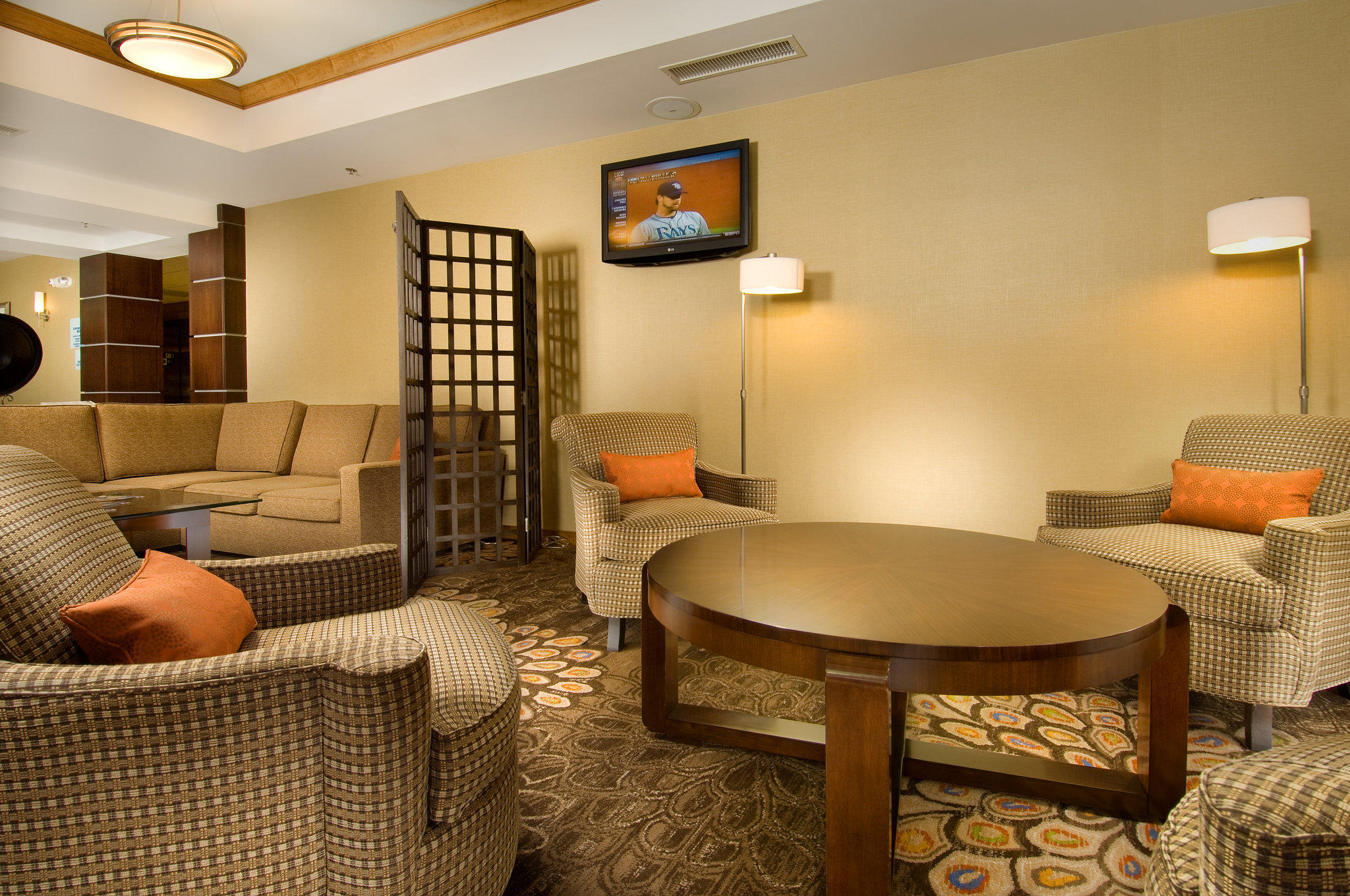 Holiday Inn Express & Suites Alexandria - Fort Belvoir Photo