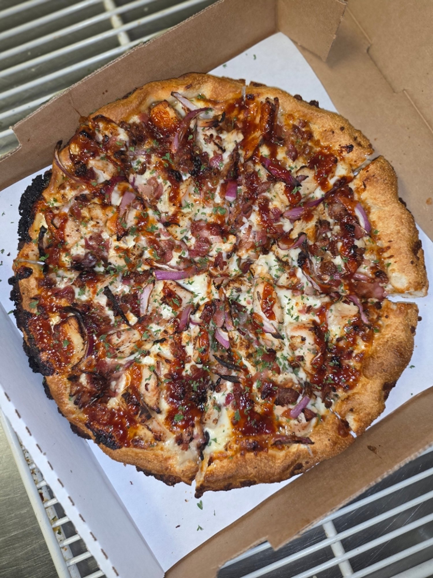 Kansas City sweet bbq sauce, mozzarella, bacon, red onion, grilled chicken, bbq drizzle