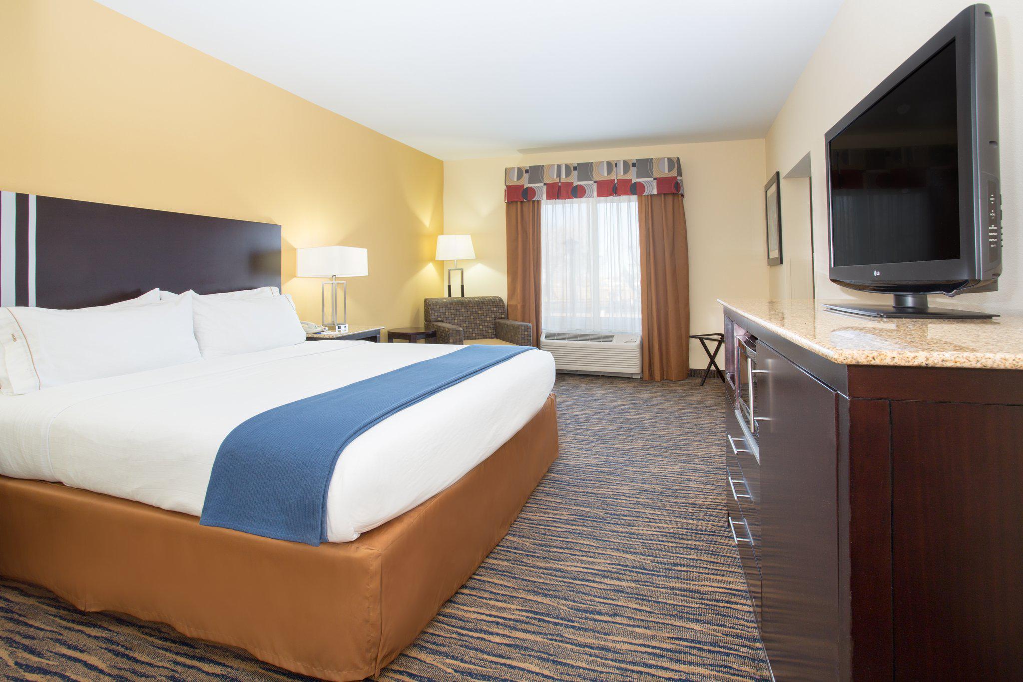 Holiday Inn Express & Suites Denver North - Thornton Photo