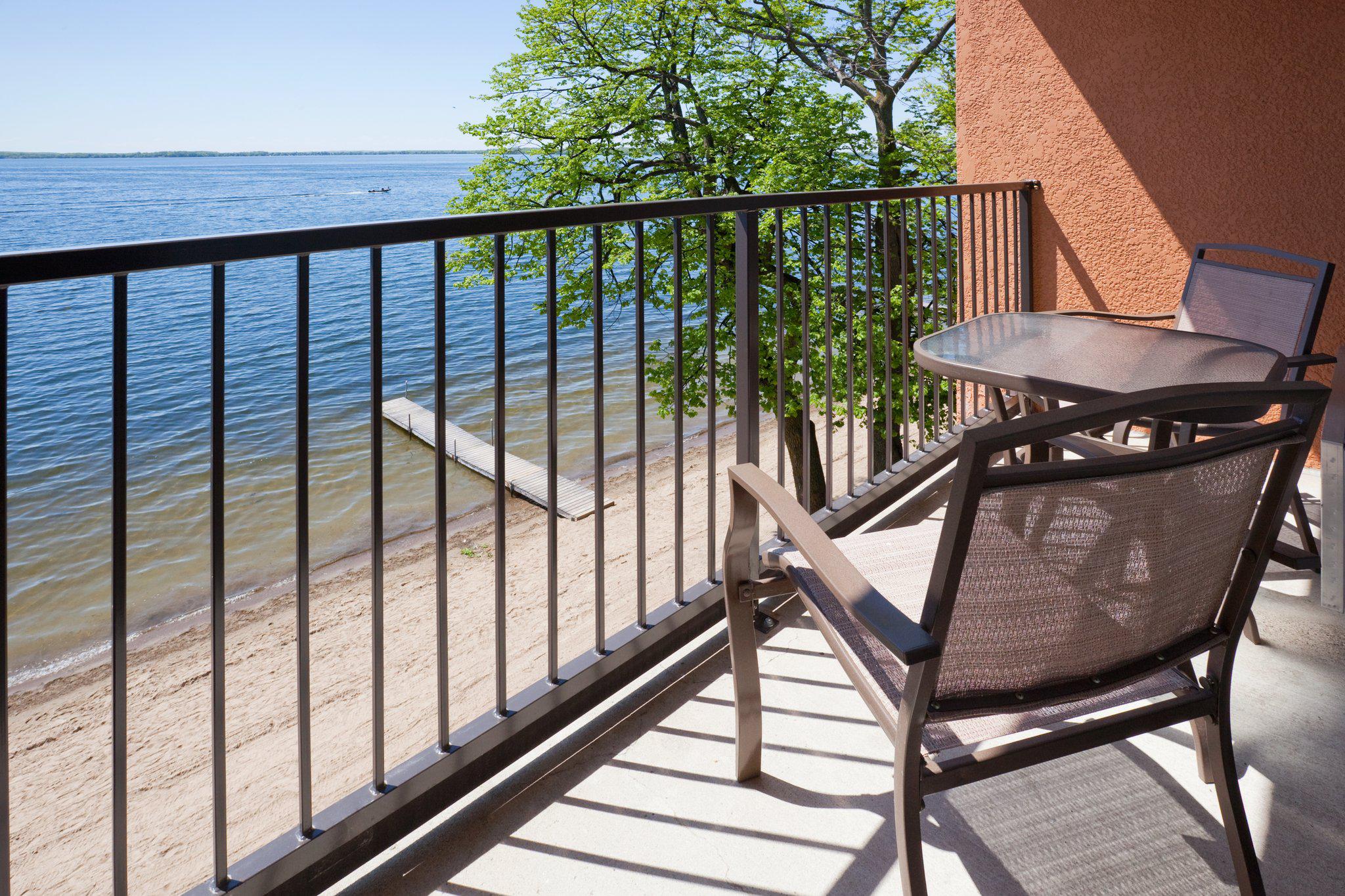 Holiday Inn Detroit Lakes - Lakefront Photo