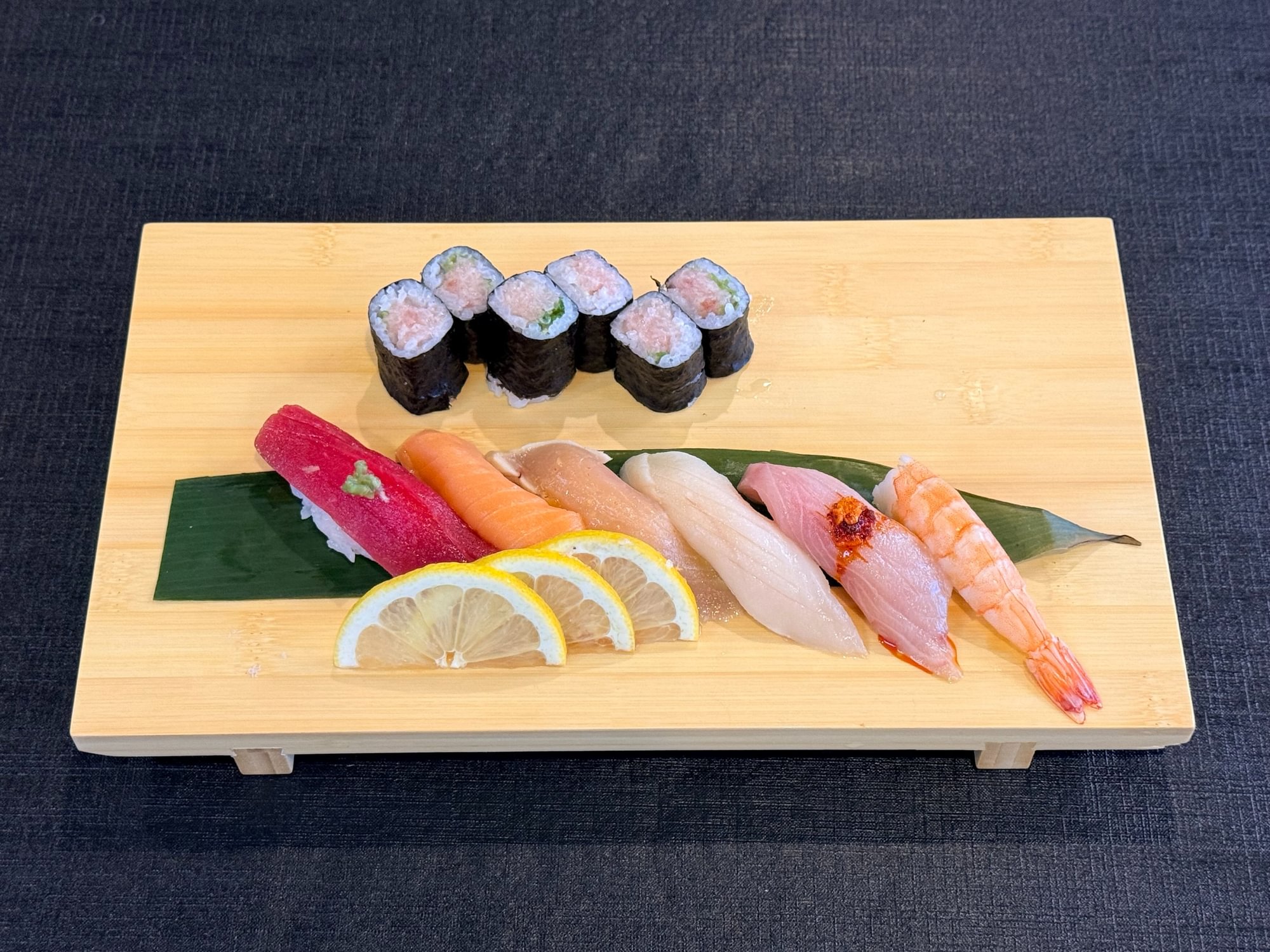 Regular Sushi Combo (Chef's Choice 6pcs Sushi & Tuna Roll)