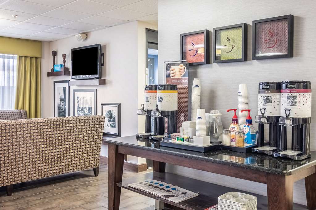 Hampton Inn Youngstown-North Image