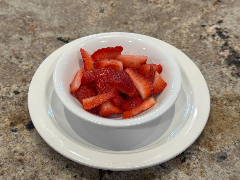 Sliced Strawberries (cup)