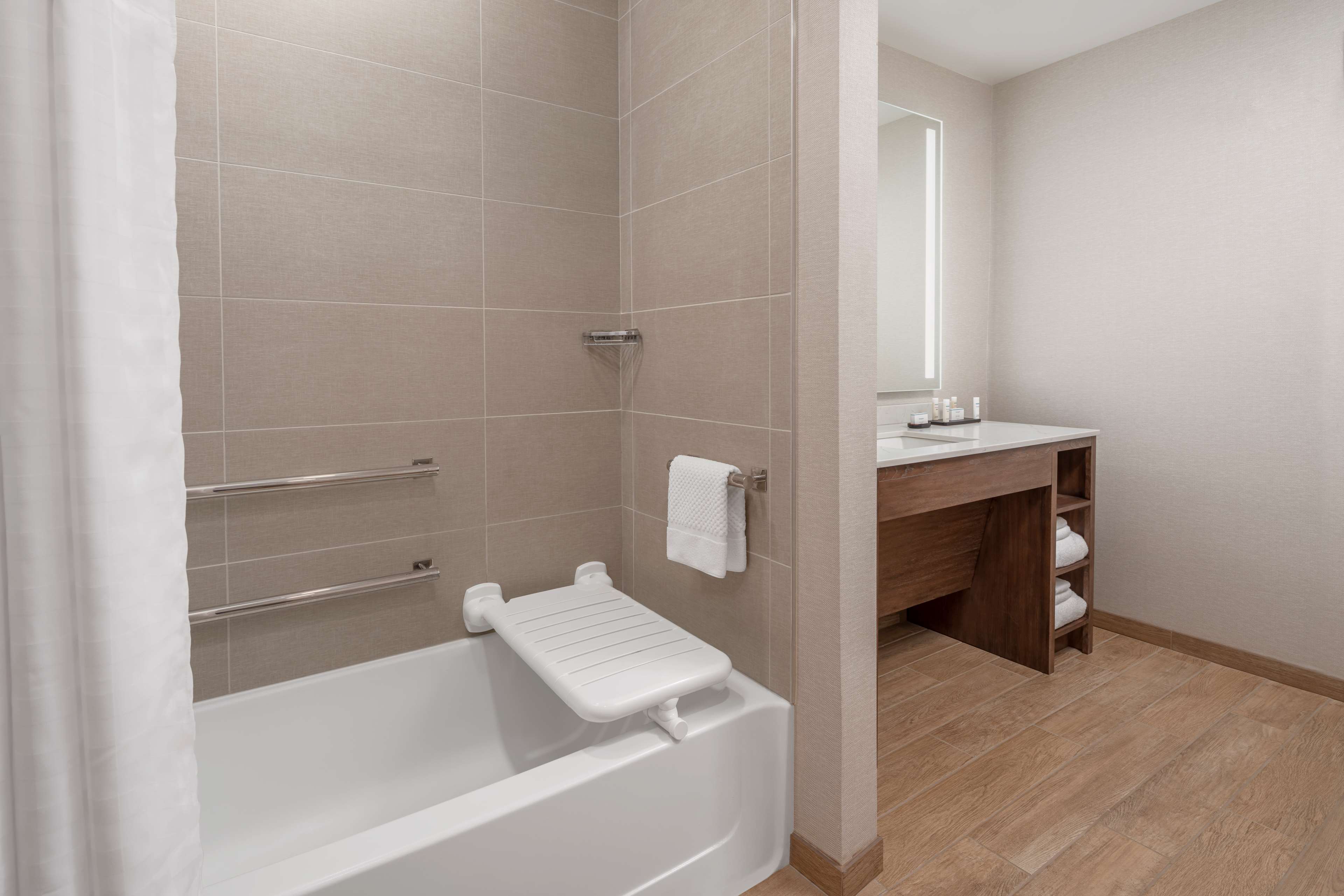 Guest room bath
