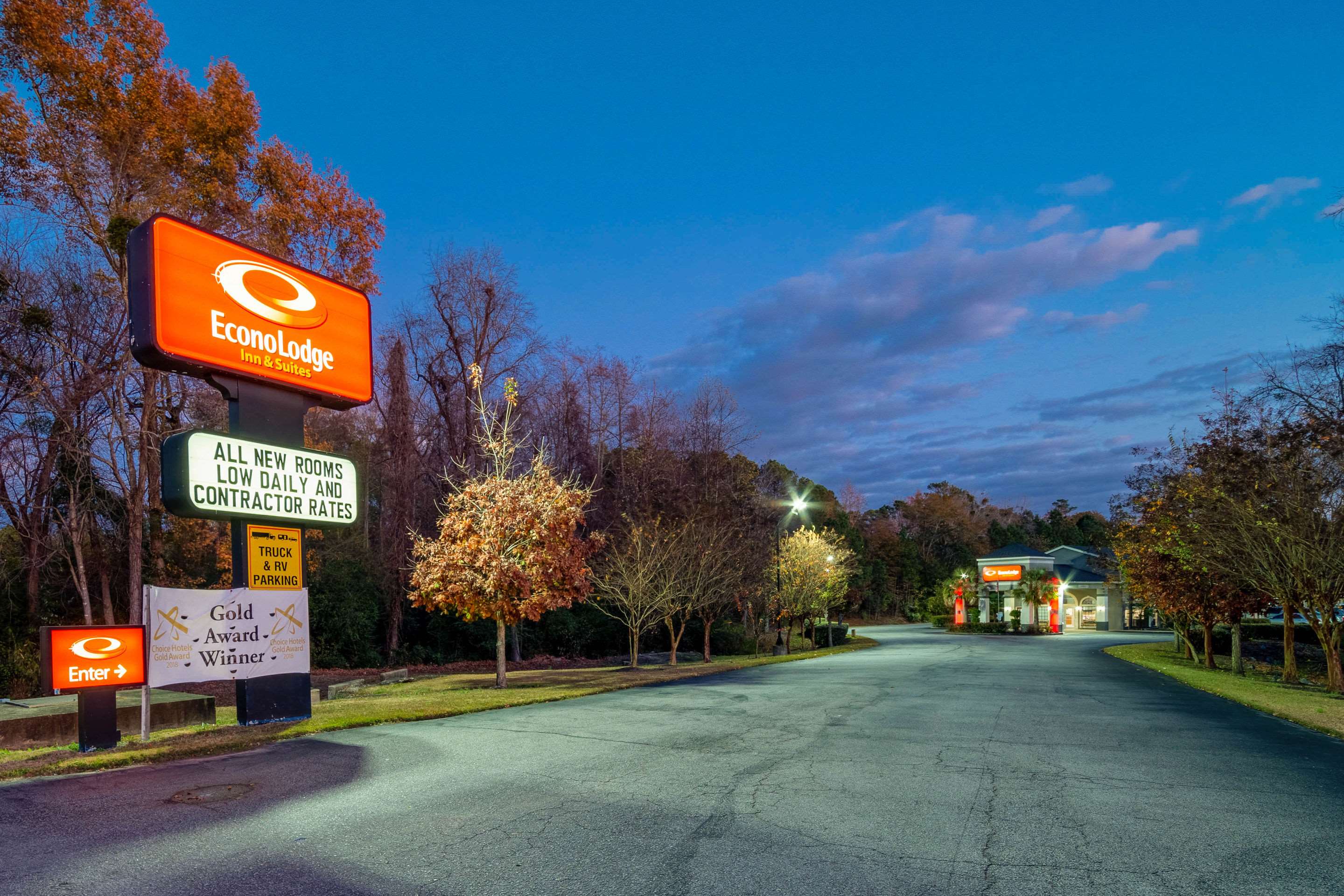 Econo Lodge Inn & Suites Photo