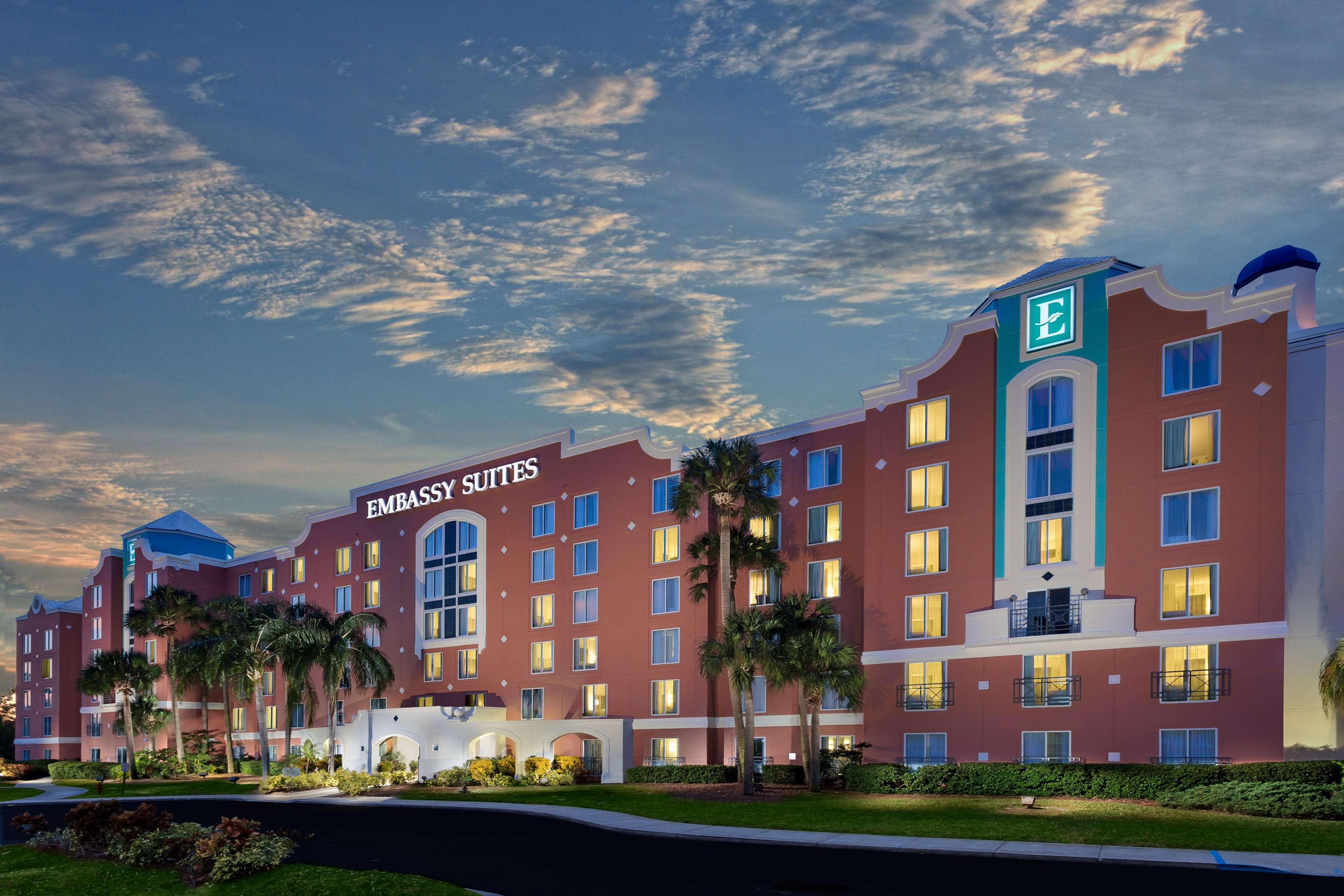 Embassy Suites by Hilton Orlando Lake Buena Vista Resort Photo