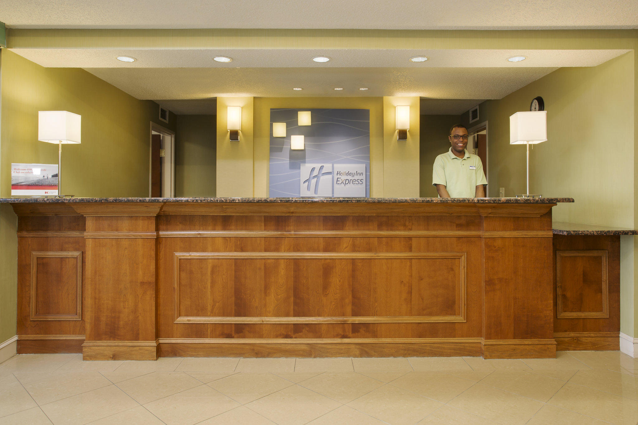 Holiday Inn Express & Suites Kalamazoo Photo