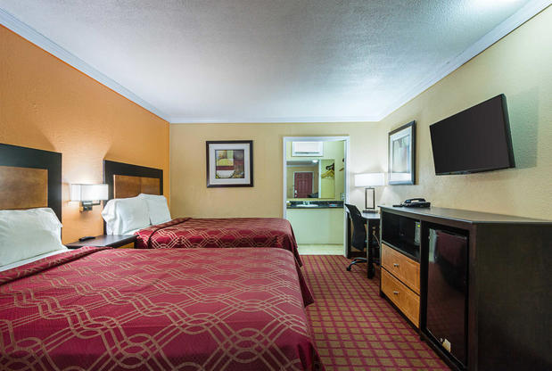 Images Rodeway Inn West Dodge