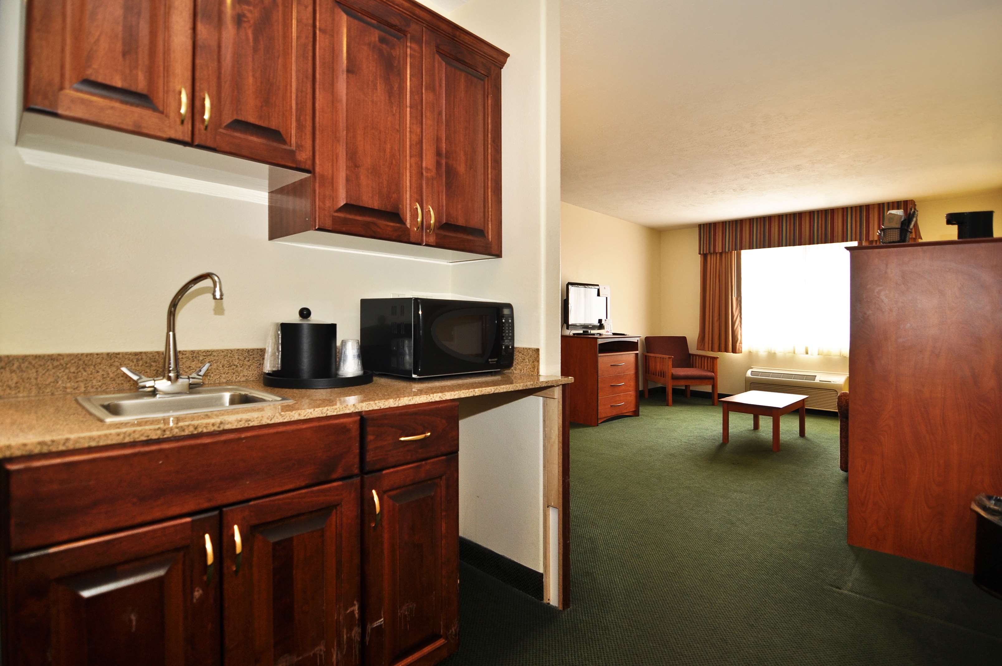 Best Western Plus Eagleridge Inn & Suites Photo