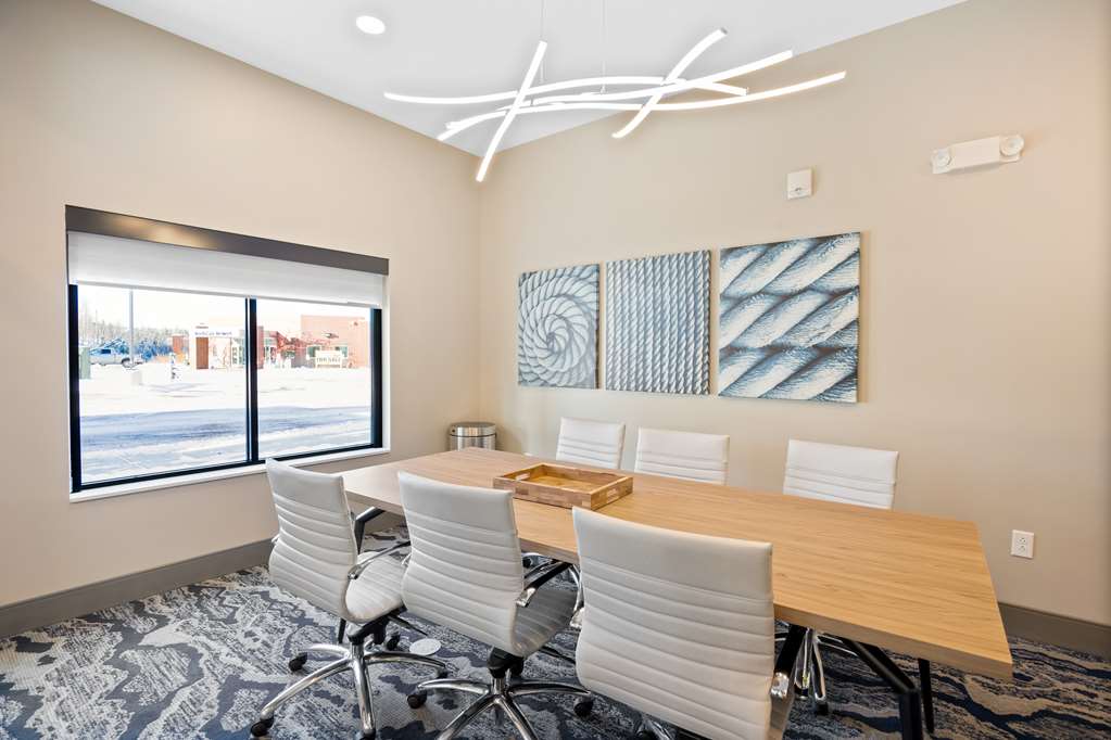 Best Western Plus Marquette Hotel & Suites Image