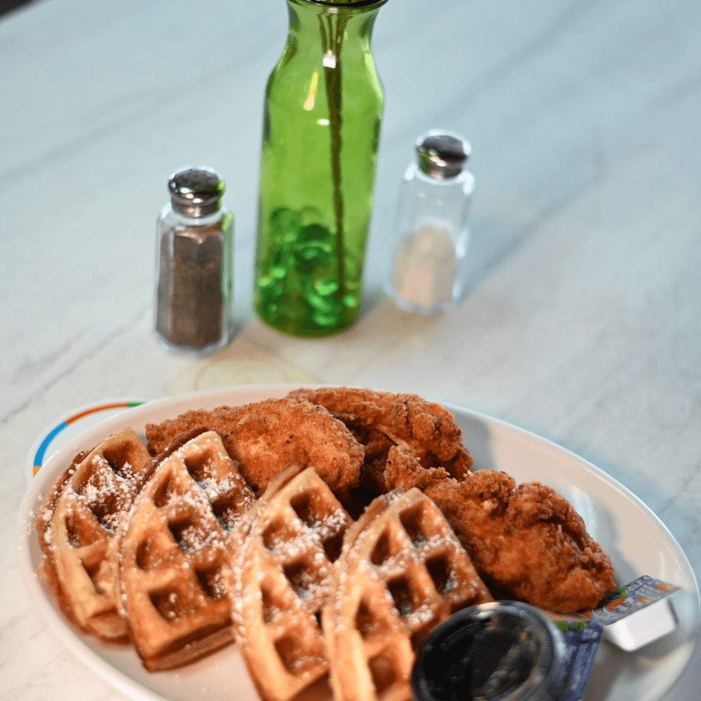 WAFFLES & CHICKEN PLATE