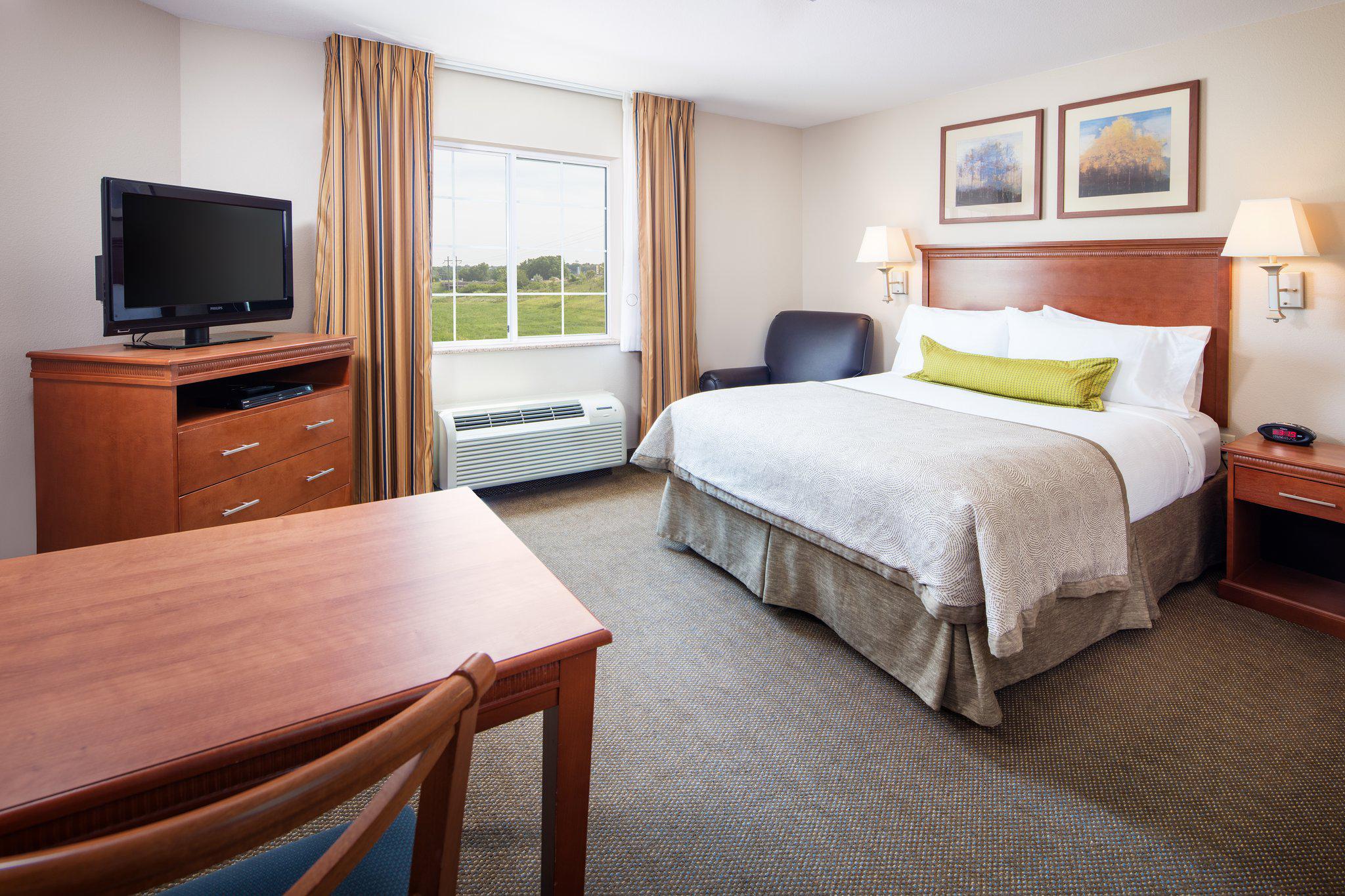 Candlewood Suites Bellevue Photo