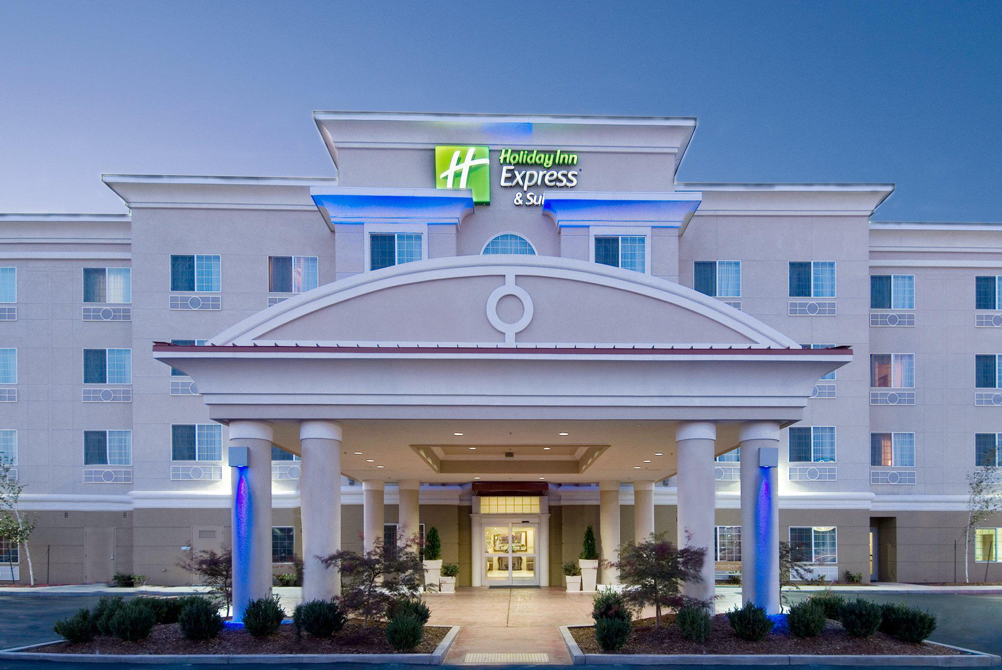Holiday Inn Express & Suites Klamath Falls Central Photo