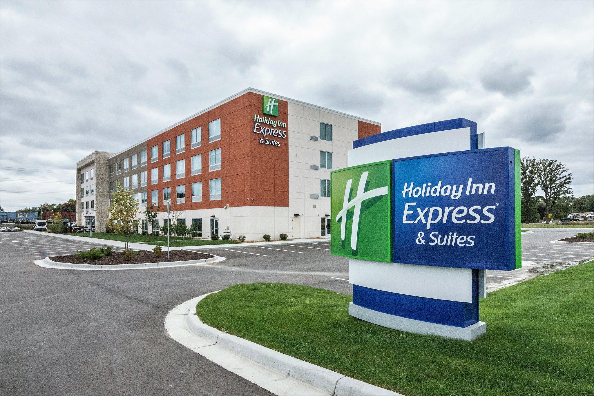 Holiday Inn Express & Suites Allen Park Photo