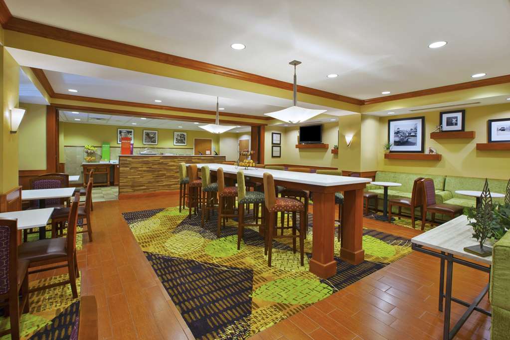 Hampton Inn Commerce Novi Image