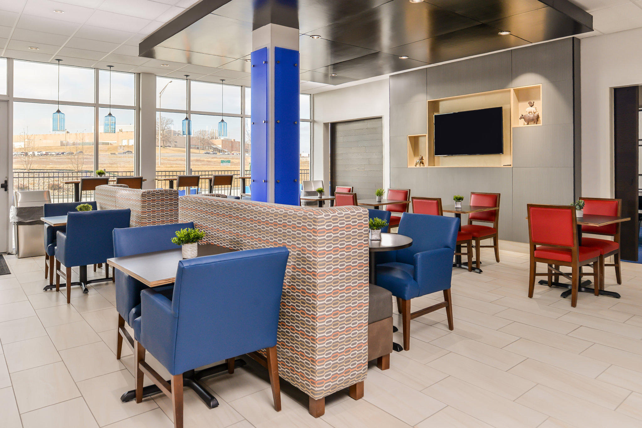 Holiday Inn Express & Suites Lee's Summit - Kansas City Photo