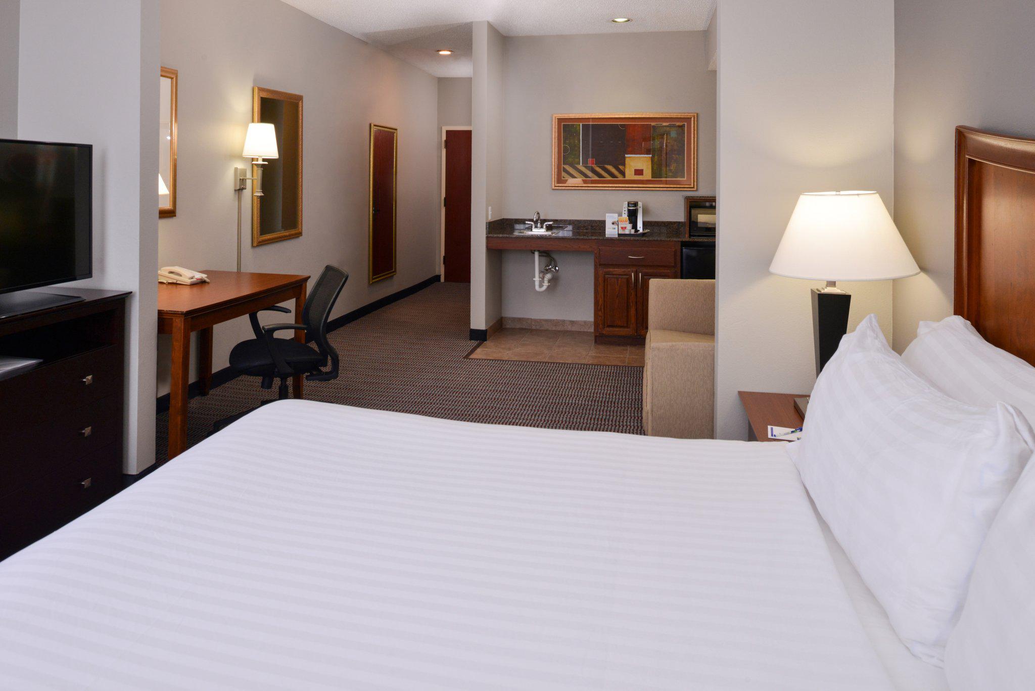 Holiday Inn Express & Suites North Little Rock Photo