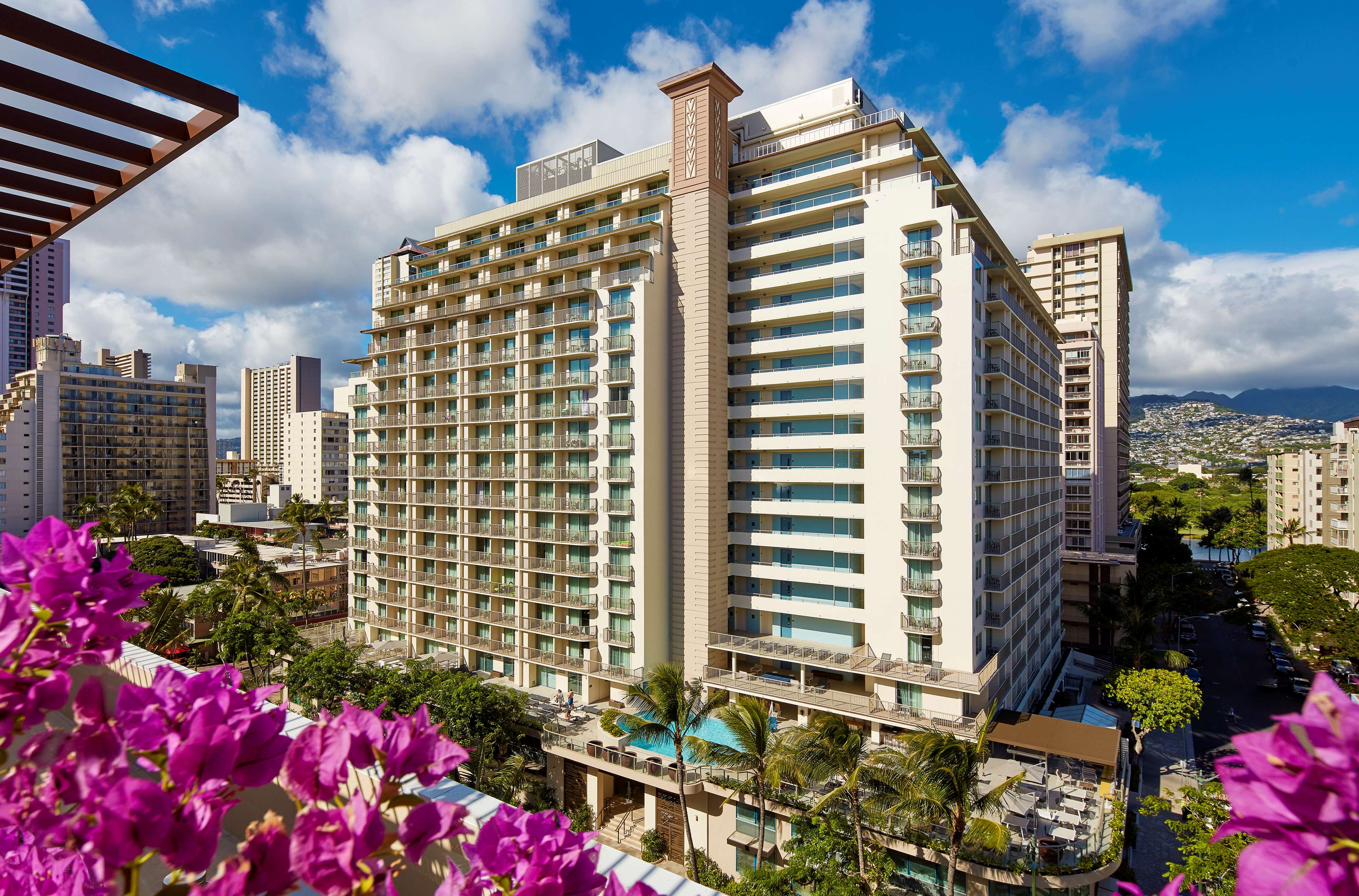 Hilton Garden Inn Waikiki Beach Photo