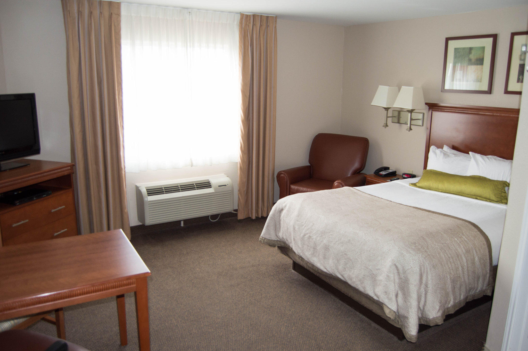 Candlewood Suites Victoria Photo