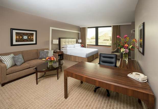 Images Hilton Indianapolis Hotel & Suites