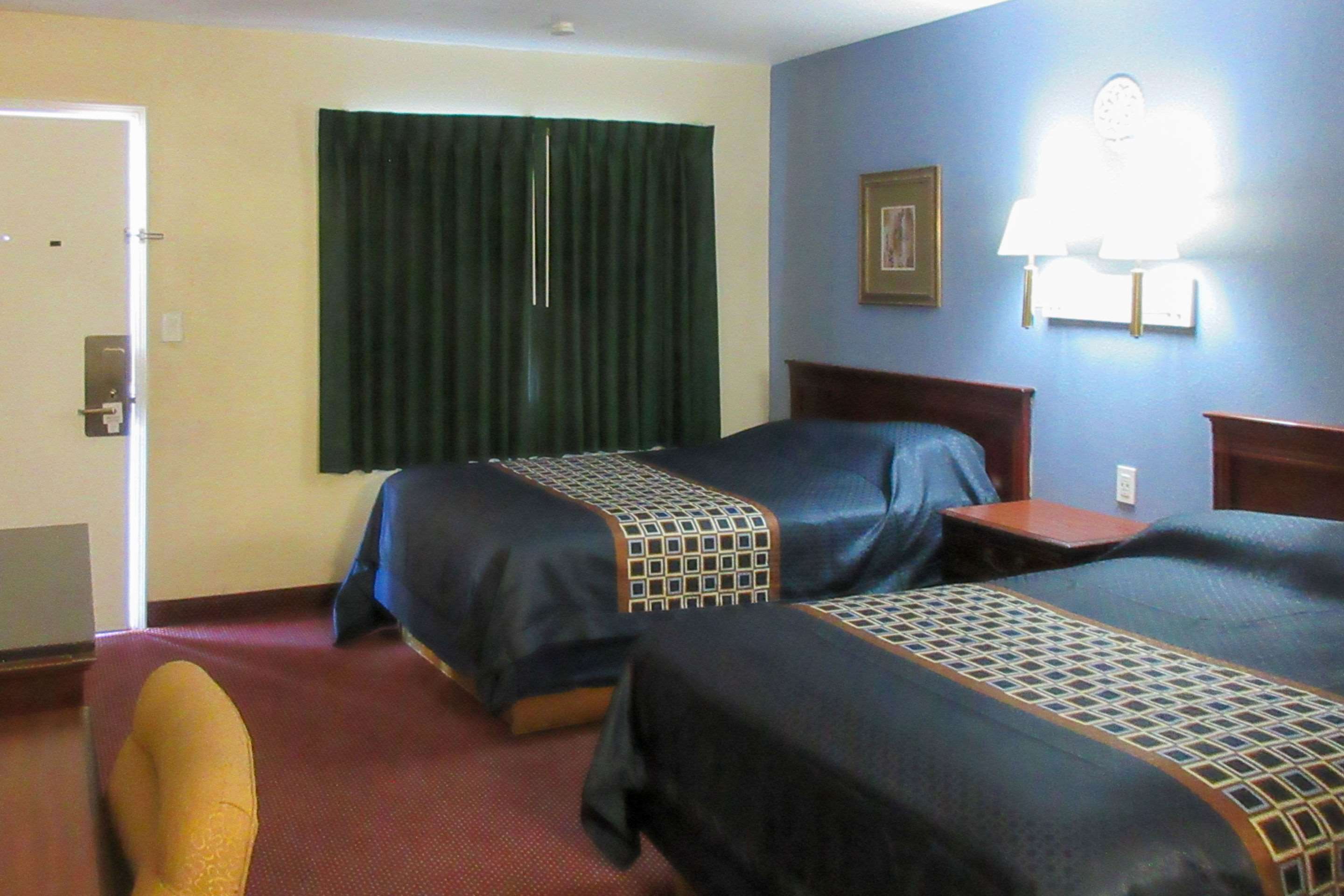 Rodeway Inn & Suites Photo