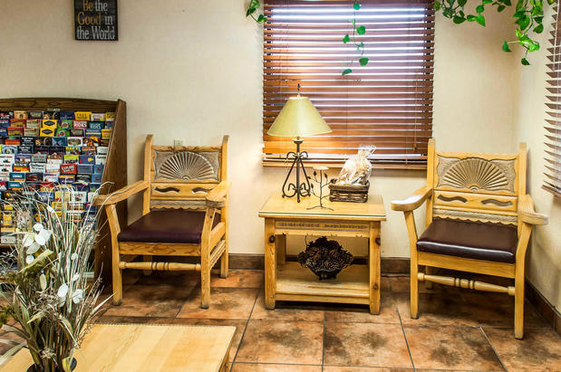 Images Rodeway Inn East