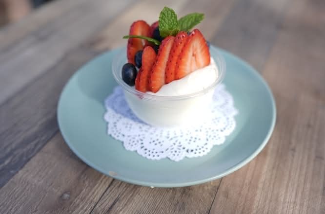Side Berries N' Cream