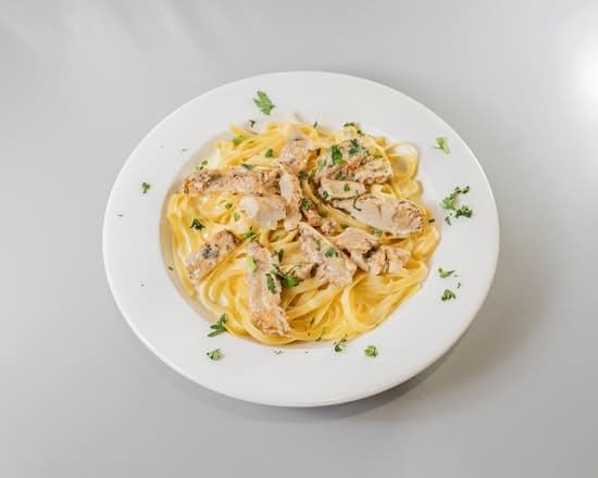 Large Tray Fettuccini Alfredo