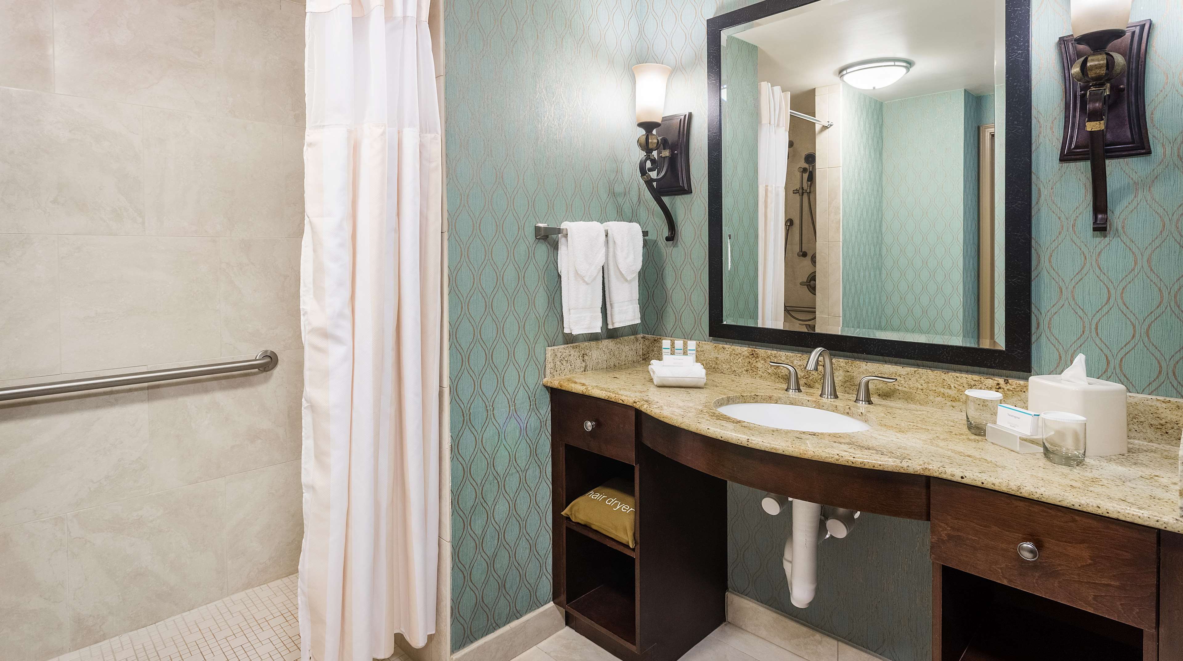 Guest room bath