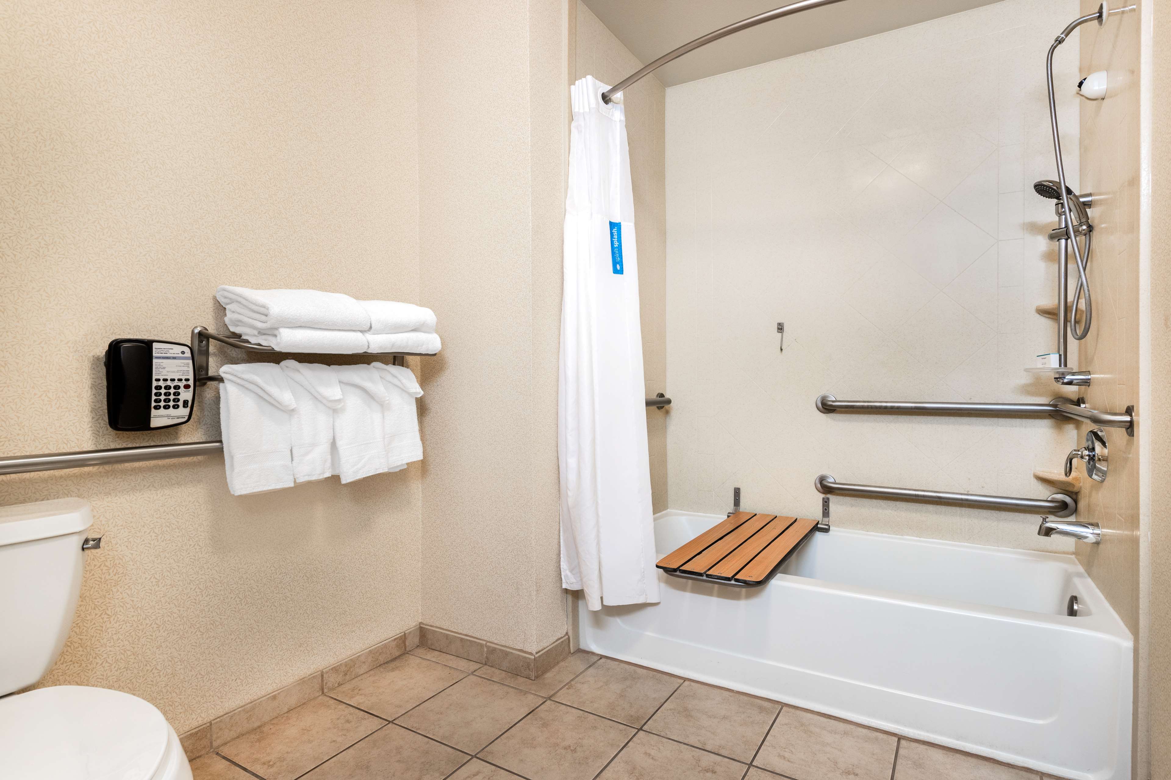 Guest room bath