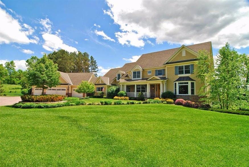 Tropical Lawn and Mulch Logo