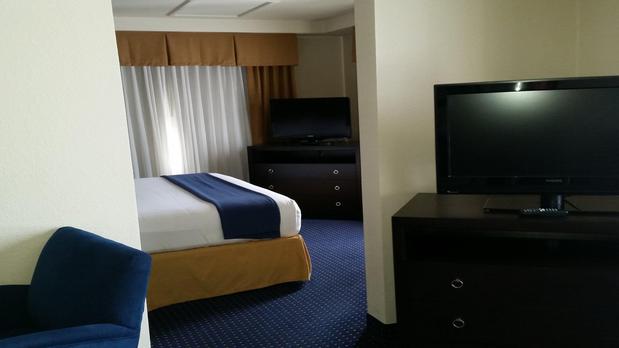 Images Holiday Inn Express & Suites New Buffalo, MI, an IHG Hotel