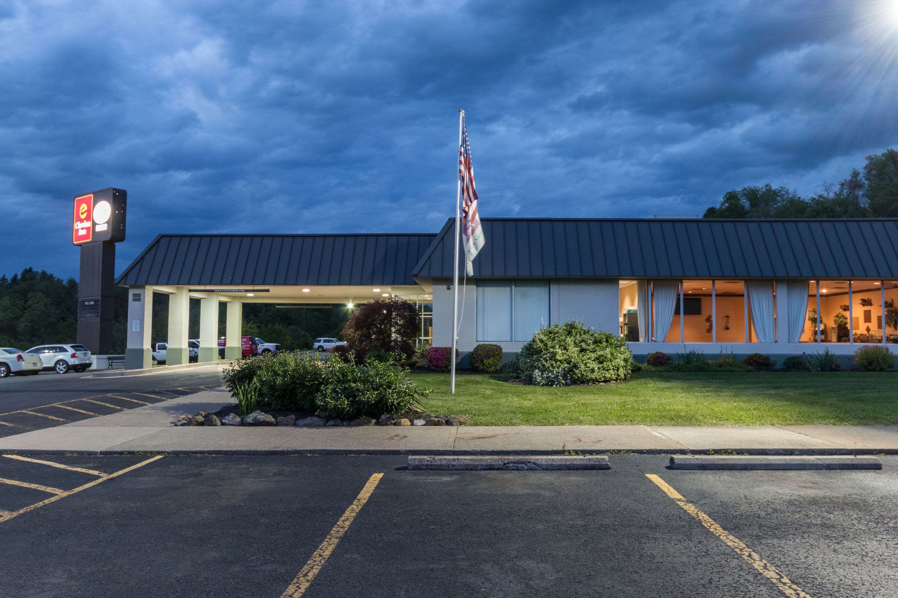 Suburban Extended Stay Hotel Photo